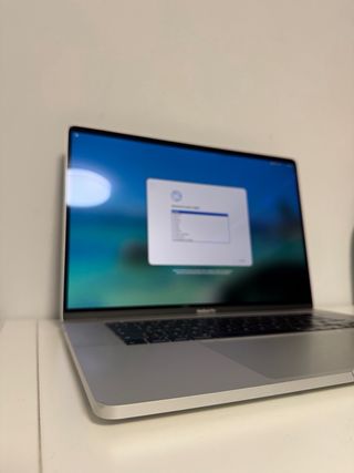 MacBook Pro 16 i7 16GB RAM 512GB SSD 4GB GPU