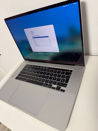MacBook Pro 16 i7 16GB RAM 512GB SSD 4GB GPU
