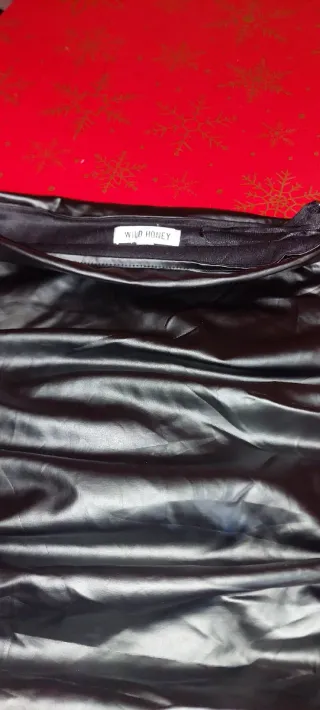 Falda negra con volantes