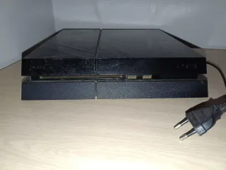 PS4 (PlayStation 4)
