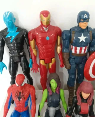 13 Figuras Marvel Titan Hero