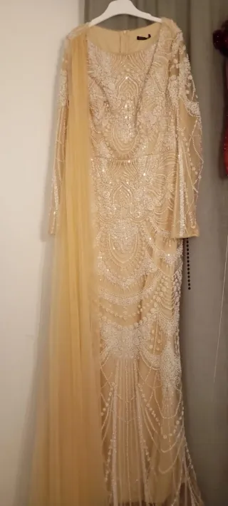 Vestido de fiesta dorado y blanco