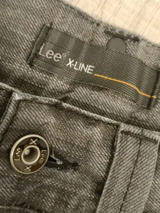 Pantalón vaquero Lee gris