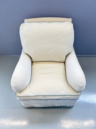 Sillon butaca tapizado beige cómodo