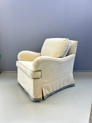 Sillon butaca tapizado beige cómodo