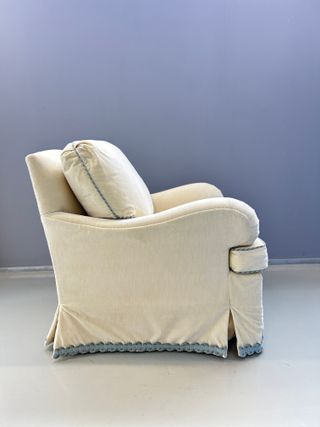 Sillon butaca tapizado beige cómodo