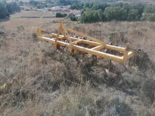 Cultivador 13 brazos caracol con rulo.