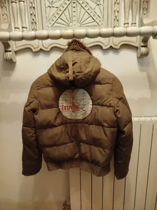 Chaqueta bomber verde kaki con capucha