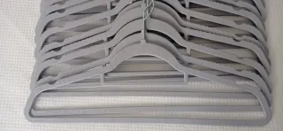 15 Perchas grandes de plástico