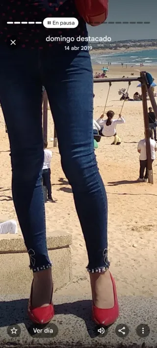 Pantalón elástico tobillero,perlas y pedrería.