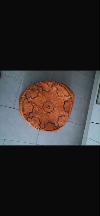 Puf de piel con diseño marroquí