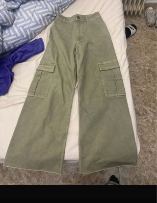 Pantalones cargo Zara verde oliva