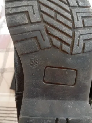 Botas Mamatayoe negras con flor bordada