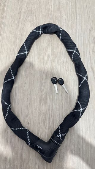 Cadena Antirrobo Moto con 2 Llaves de marca abus