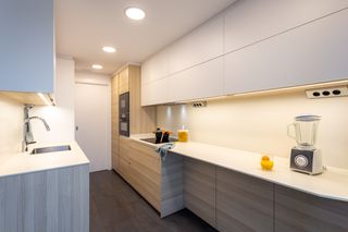 instalador de papel vinil decorativo en pared