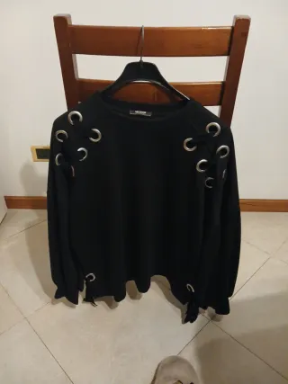 Felpa Zara nera con occhielli tg. M