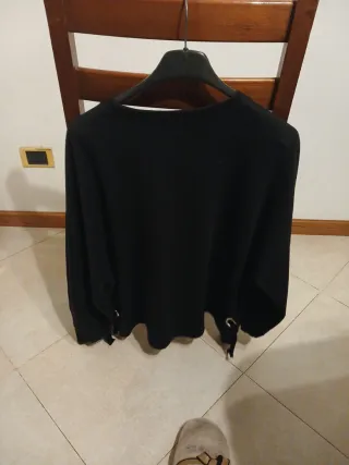 Felpa Zara nera con occhielli tg. M