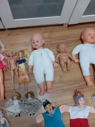 Set di bambole varie