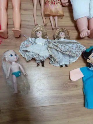 Set di bambole varie