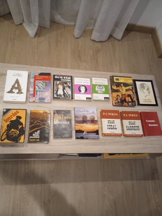 Libros variados se venden por unidad.