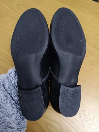 Zapatos negros tacón ancho para traje tradicional