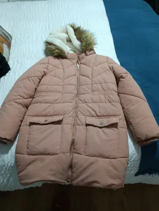 Abrigo rosa acolchado con capucha