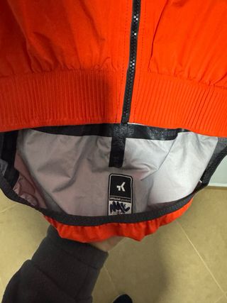 Exclusivo chaleco chubasquero gobik team ineos