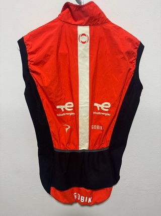 Exclusivo chaleco chubasquero gobik team ineos
