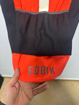Exclusivo chaleco chubasquero gobik team ineos