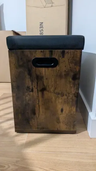 Zapatero con asiento y almacenaje.