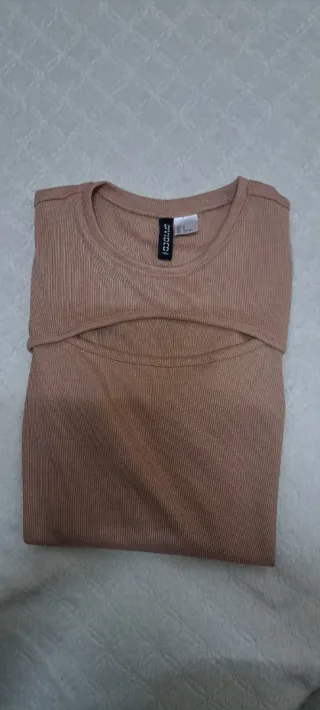 Jersey beige manga larga con escote
