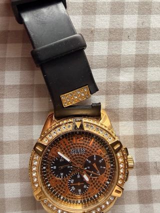 Reloj Guess Dorado y Negro con Cristales