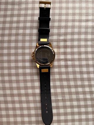 Reloj Guess Dorado y Negro con Cristales