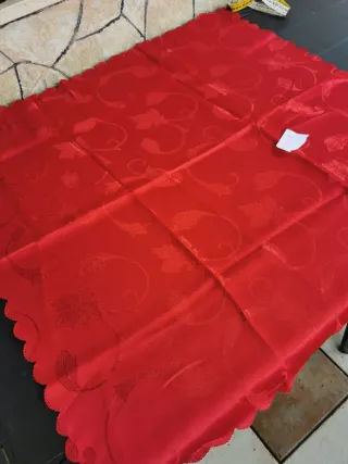 Tovaglioli Rossi in Raso con Bordo Ricamato