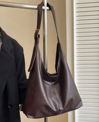 Bolso de hombro marrón