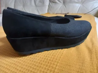 Zapatos de cuña negros para mujer
