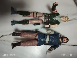 Spider-Man y 2 figuras de acción tiene que ser 4