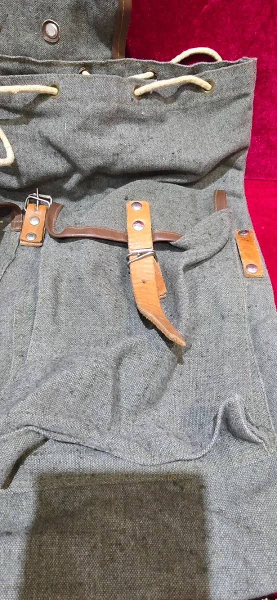 Mochila pequeña tela verde y cuero