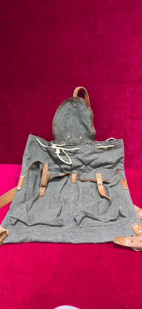 Mochila pequeña tela verde y cuero