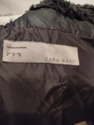 Chaqueta negra acolchada