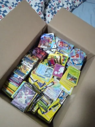 Lote cromos deportivo y Pokémon mixta