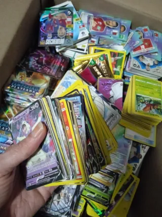 Lote cromos deportivo y Pokémon mixta