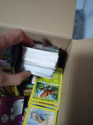 Lote cromos deportivo y Pokémon mixta