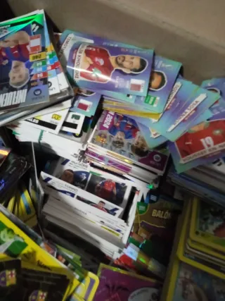 Lote cromos deportivo y Pokémon mixta