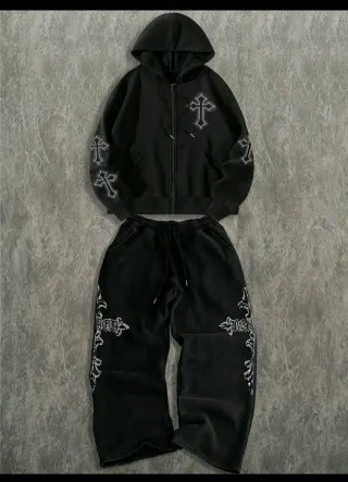 Completo 2 pezzi nero con stampa gotica