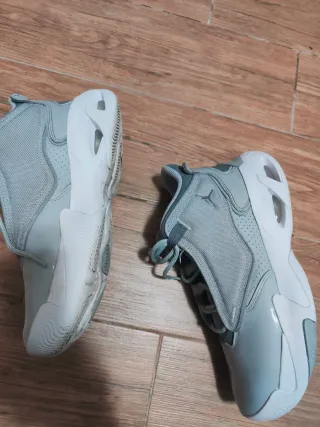 Scarpe Jordan Grigie e Bianche