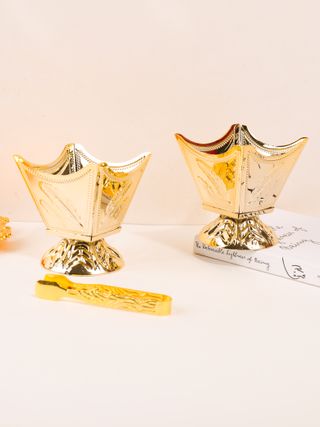 QUEMADOR DE INCIENSO DORADO CUATRO ESQUINAS