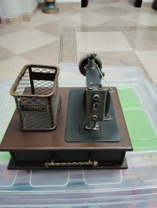 Adorno Máquina Coser Miniatura