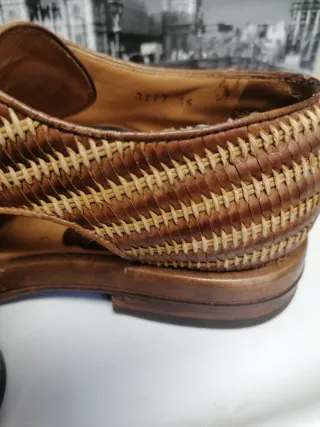 Zapatos de piel trenzada