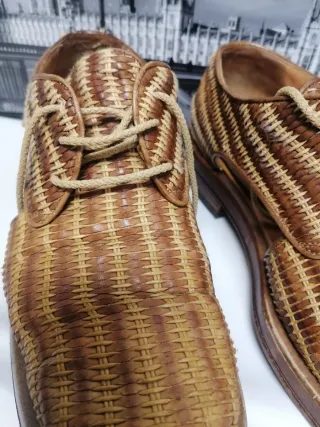 Zapatos de piel trenzada